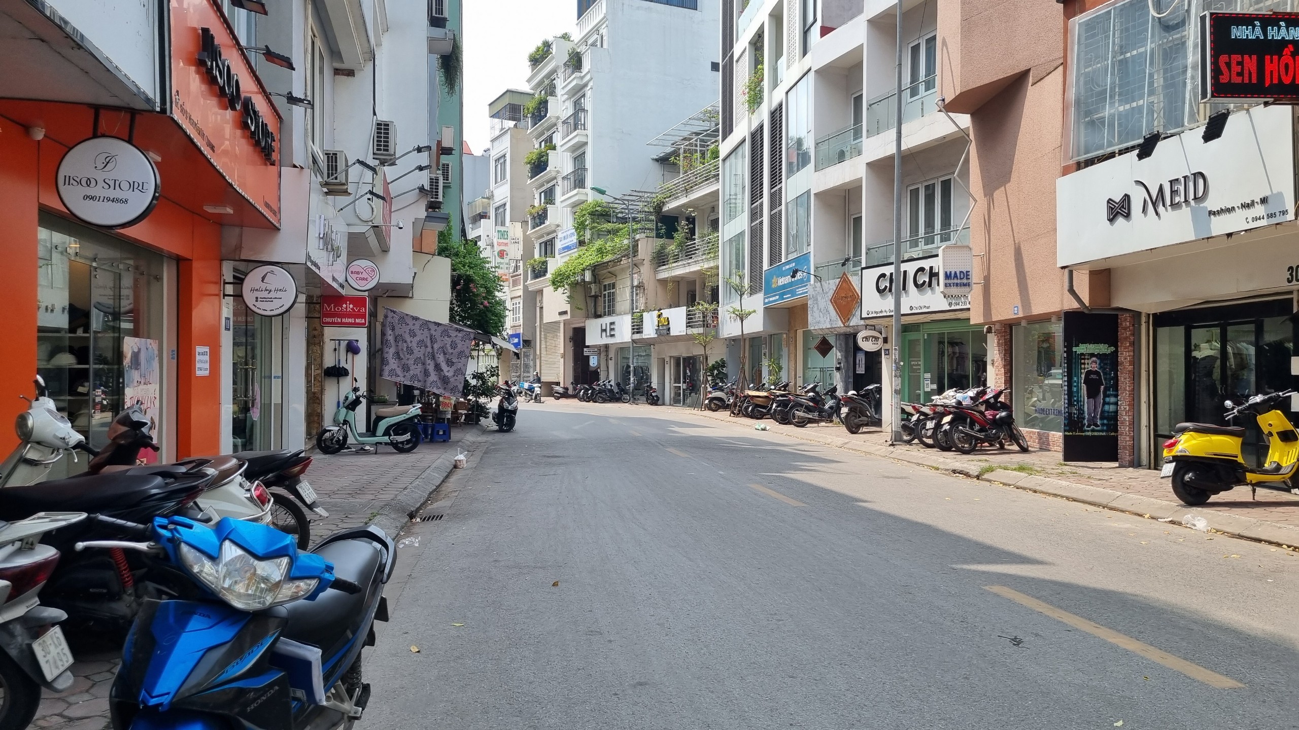 Bán nhà Mặt phố Nguyễn Hy Quang-Đông Các, Đống Đa. Kinh doanh, oto tránh, giá chỉ 11 tỷ - quá hiếm. DT 50m2.