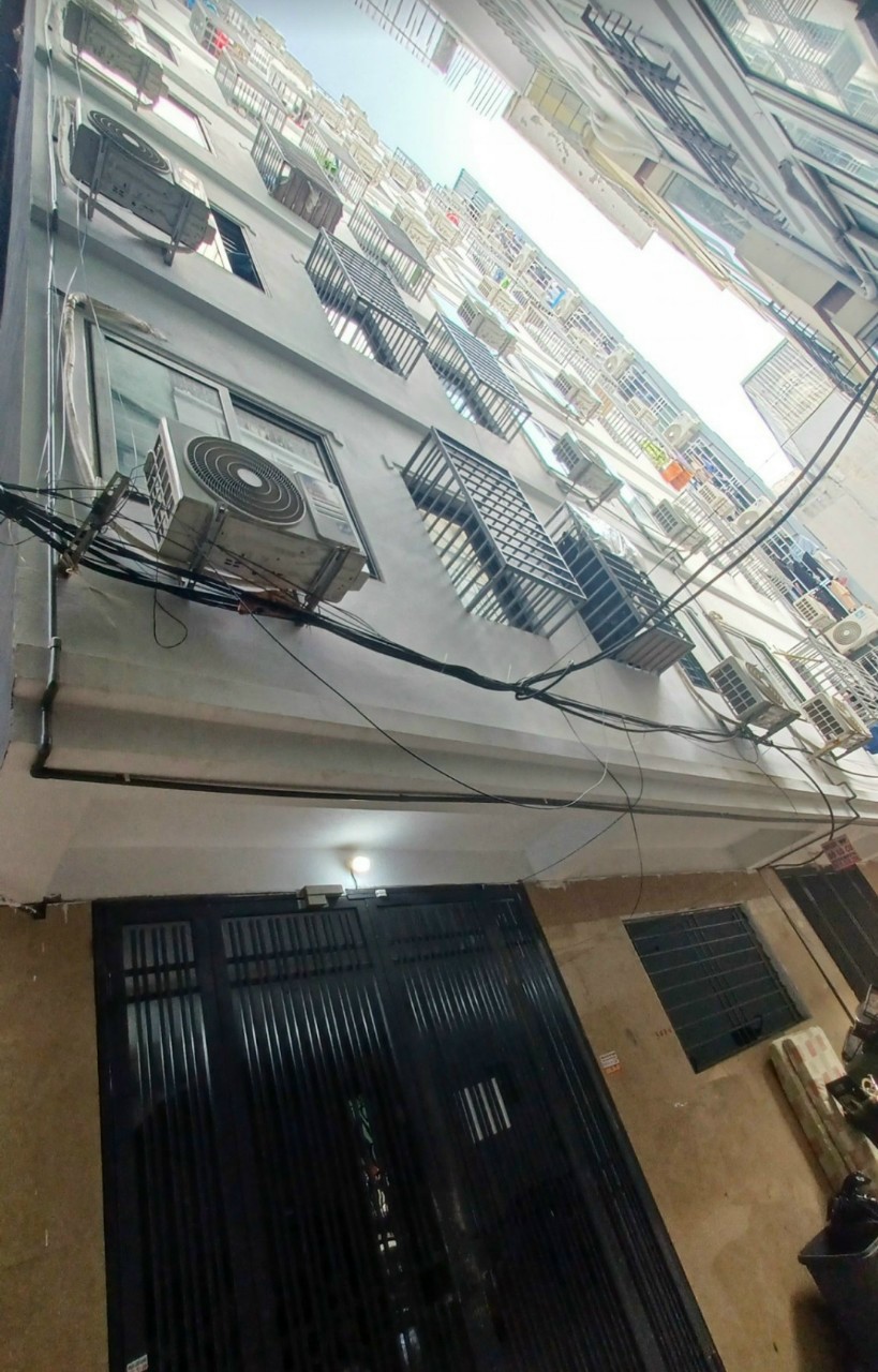 Bán gấp CCMN Triều Khúc, Thanh Xuân.9 phòng khép kín. Doanh thu 28 tr/tháng.Dt 48m2 x 5 tầng.mt 6m giá 5.35 tỷ.có thương lượng