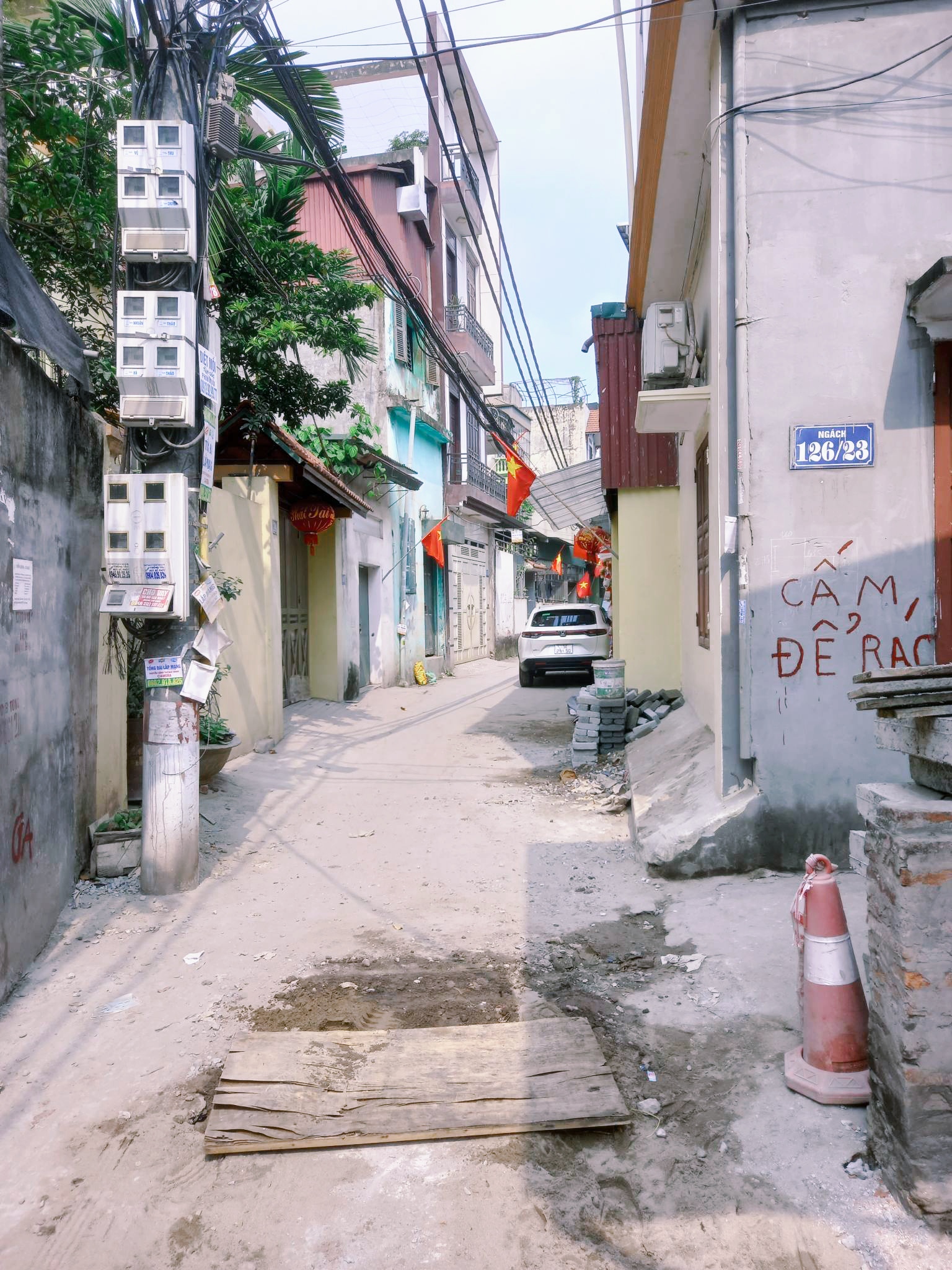 25m 4 tầng sổ riêng vuông cách 2 nhà ra ô tô