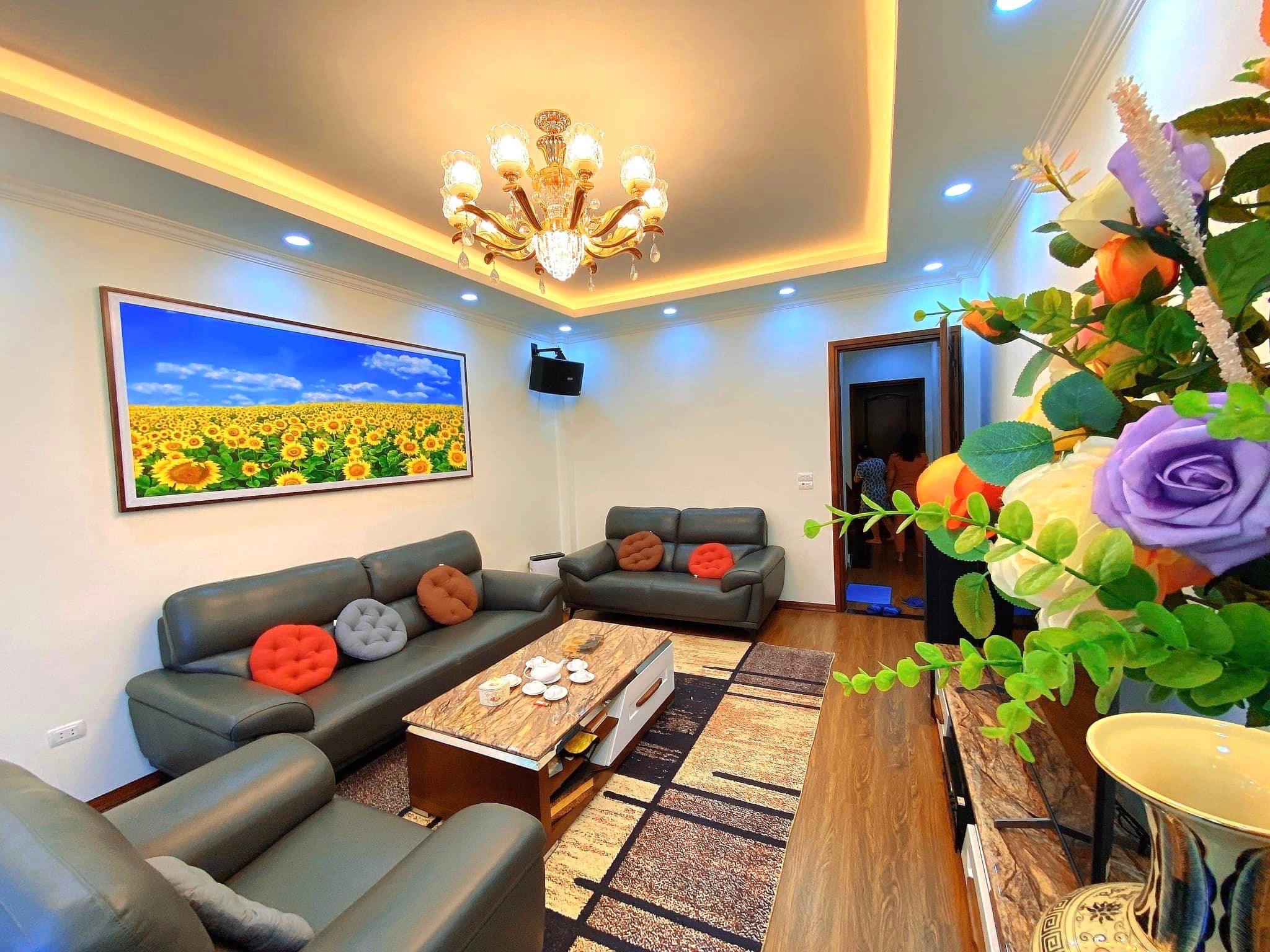 CỰC HIẾM! TÂY HỒ - TẶNG FULL NỘI THẤT - VÀI BƯỚC RA Ô TÔ TRÁNH - 66M2X3T - GIÁ 8.5 TỶ