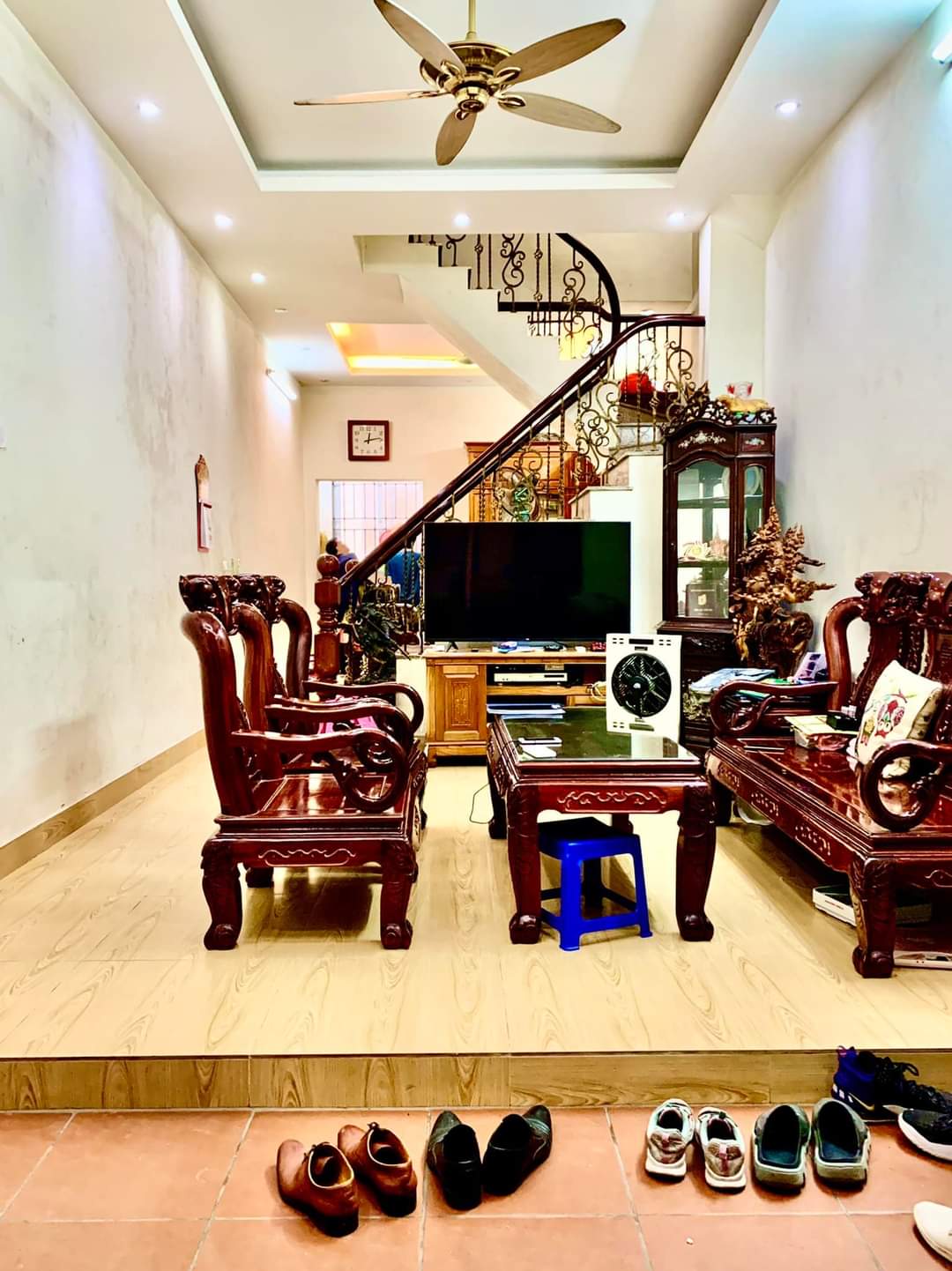 Cấn bán gấp nhà Tô Vĩnh Diện, Thanh Xuân, dt 48m2, 6.5 tỷ, ô tô đỗ cửa