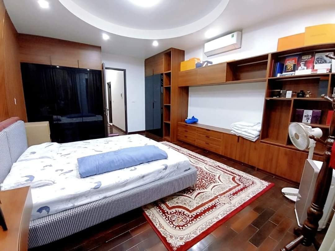 Nhỉnh 4 tỷ có nhà mới đẹp Cầu Giấy, ngõ thông, gần Hồ, ở cực sướng.