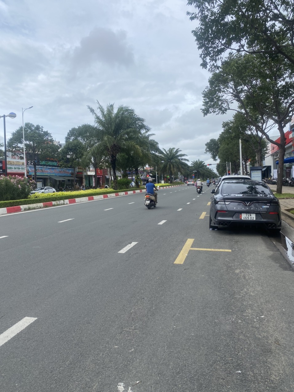 Cho thuê nhà 1 trệt 3 lầu 6 phòng ngủ mặt tiền Thống Nhất Mới, phường 8, Tp.Vũng Tàu