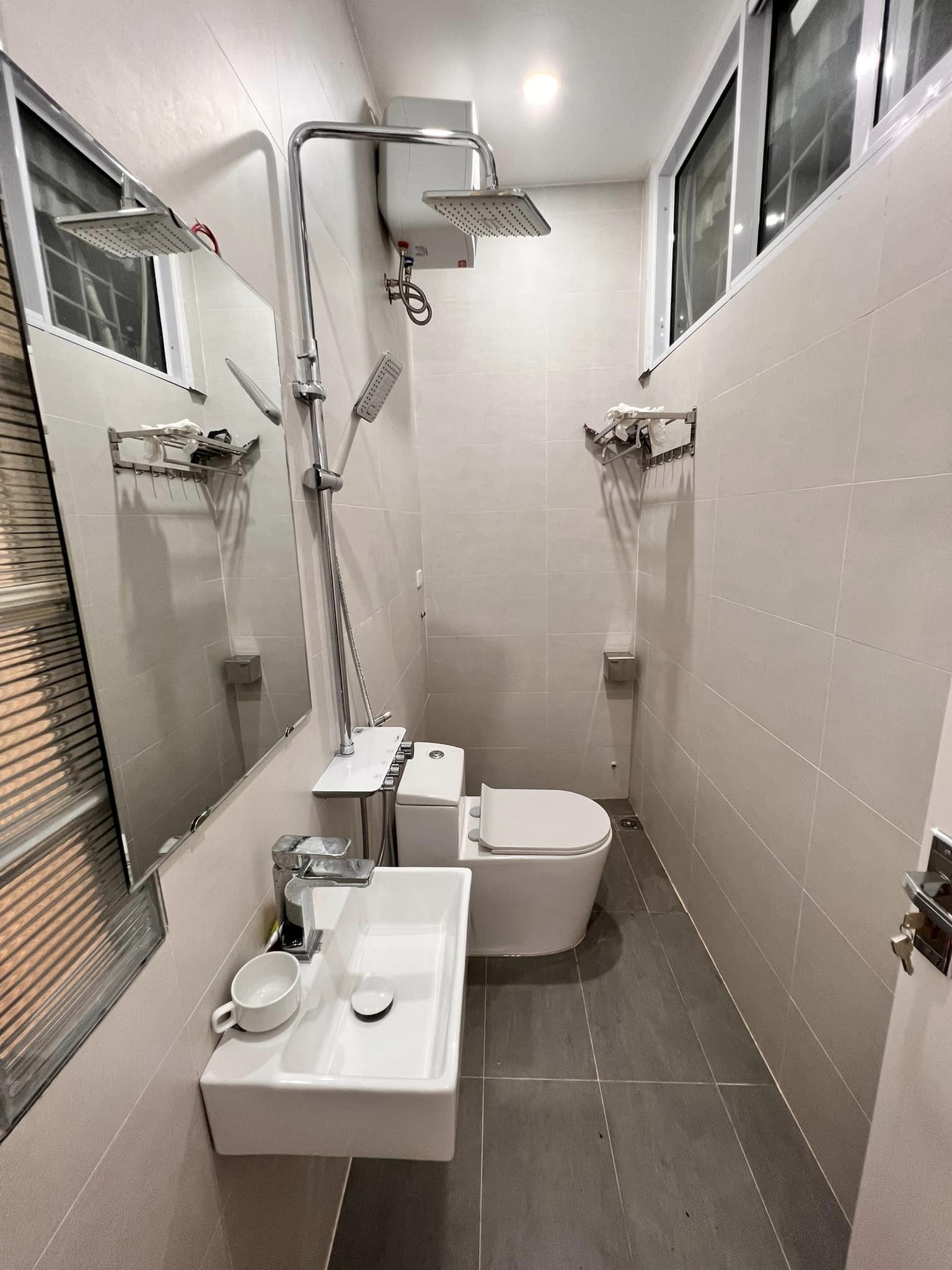 ĐẸP NHƯ KHÁCH SẠN: Nhà tầng 1 - 66m2 - 2 ngủ - chỉ 8m ra phố chính - nhỉnh 3 tỷ