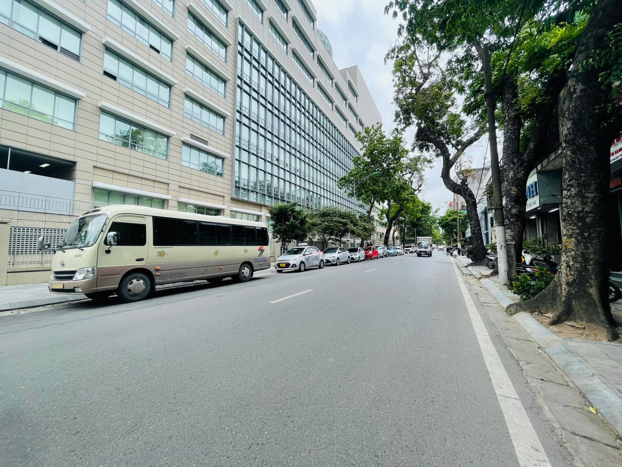 Nhà mặt phố Trần Thánh Tông, 93m2, mặt tiền 7.1m, giá 31 tỷ