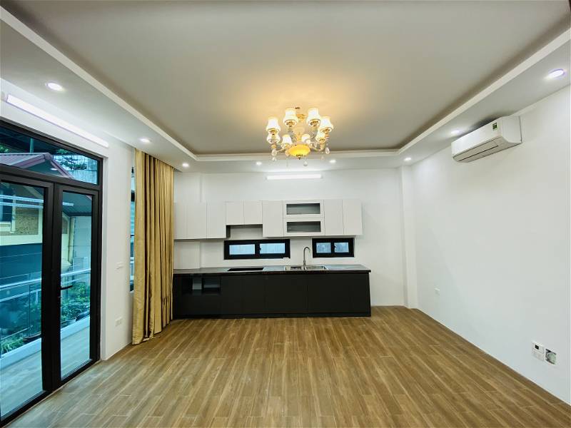 Bán nhà phố Tôn Đức Thắng, diện tích 40m2, ngõ ôtô rộng rãi, mặt tiền rộng, Giá 10,8 tỷ quận Đống Đa