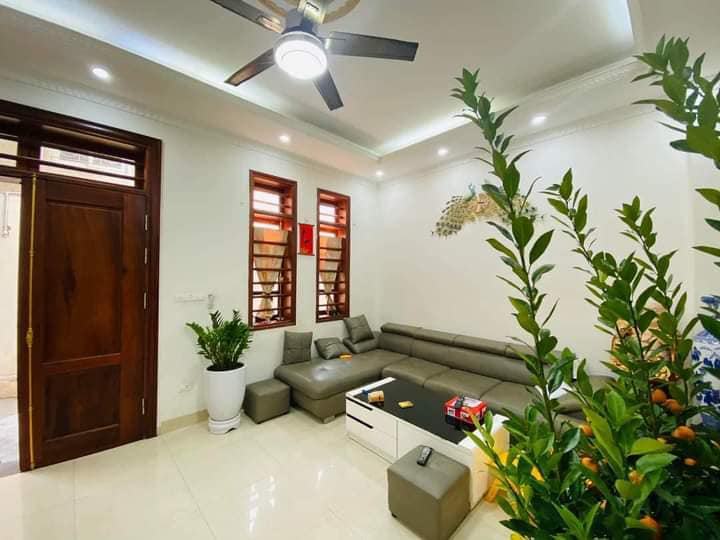 Bán nhà siêu đẹp , Lạc Long Quân, Cầu Giấy, 40m, 5 tầng, MT 5m, chỉ nhỉnh 5 tỷ.