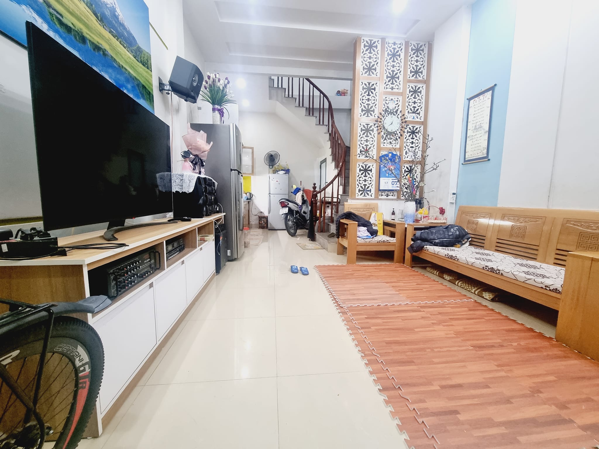 Bán nhà siêu đẹp , Lạc Long Quân, Cầu Giấy 35m, 5 tầng, MT 4m, nhỉnh 4 tỷ.