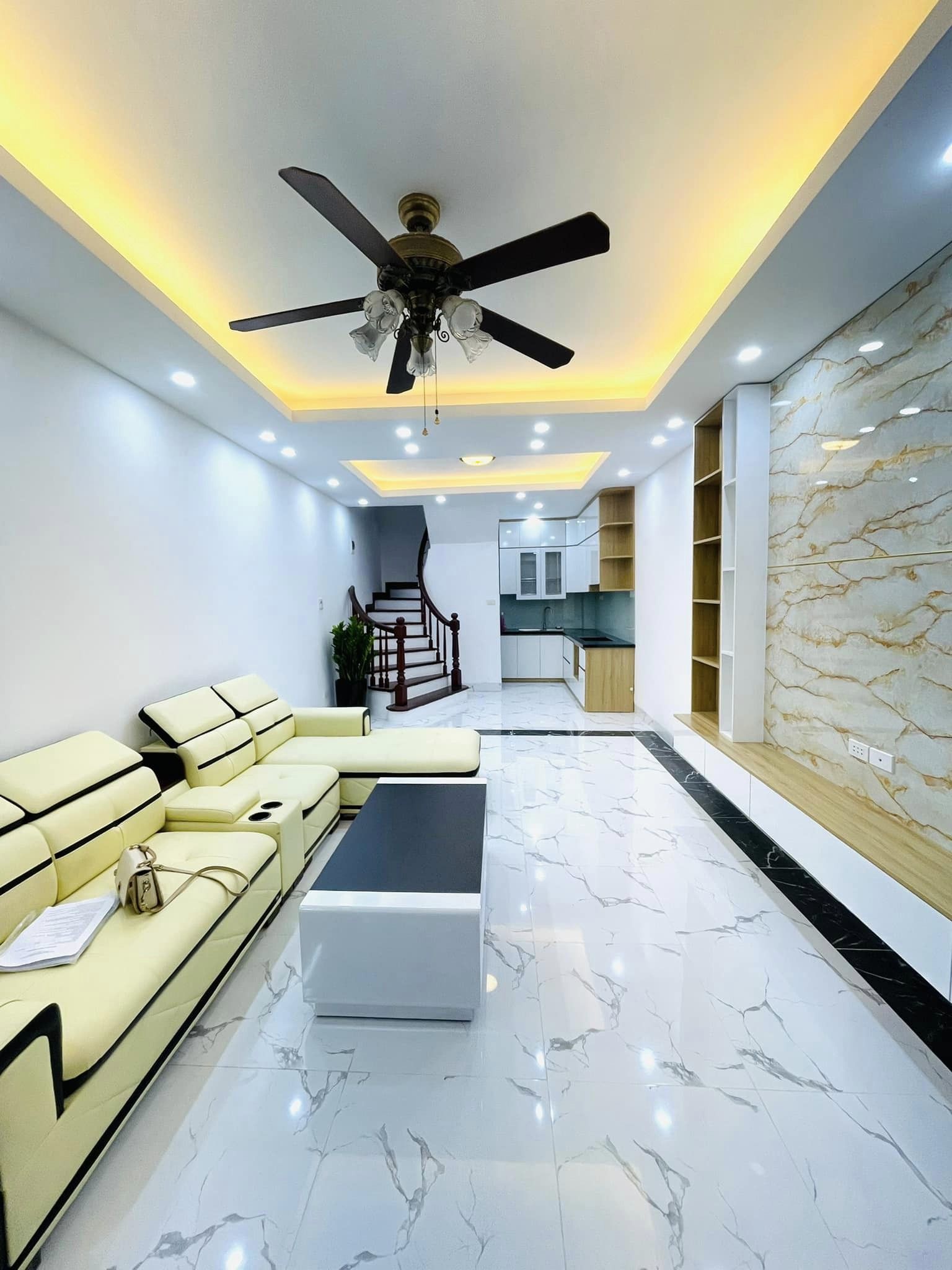 BÁN NHÀ , VÕNG THỊ, TÂY HỒ, 50 M, 5T, NHÀ ĐẸP, LÔ GÓC, 3 THOÁNG, GIÁ 7 TỶ 8.