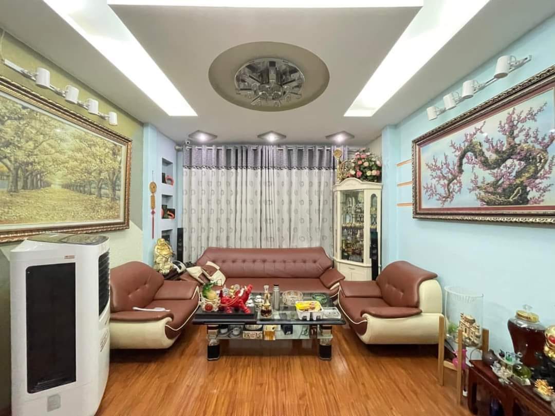 CỰC HIẾM, BÁN NHÀ LẠC LONG QUÂN, 45 M, 5 TẦNG, NHÀ ĐẸP, GẦN BÃI GỬI XE, GIÁ 6 TỶ 5.