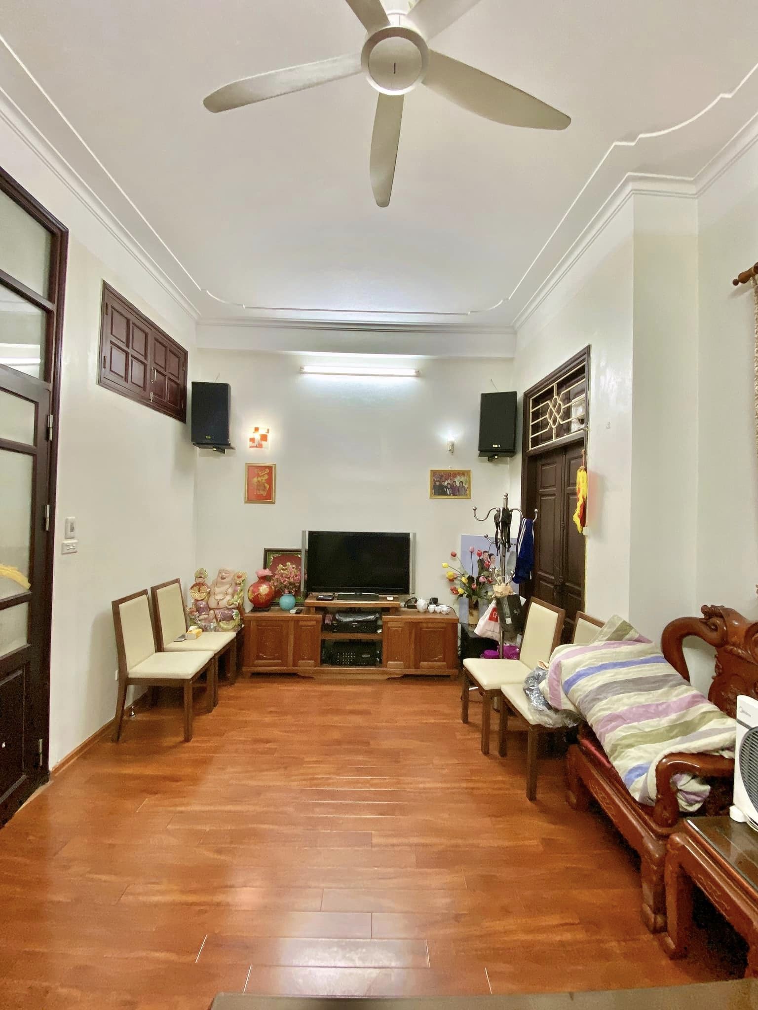 Bán nhà siêu đẹp , Lạc Long Quân, Cầu Giấy, 65m, 5 tầng, MT 5m, 8 tỷ 5, 2 mặt thoáng.