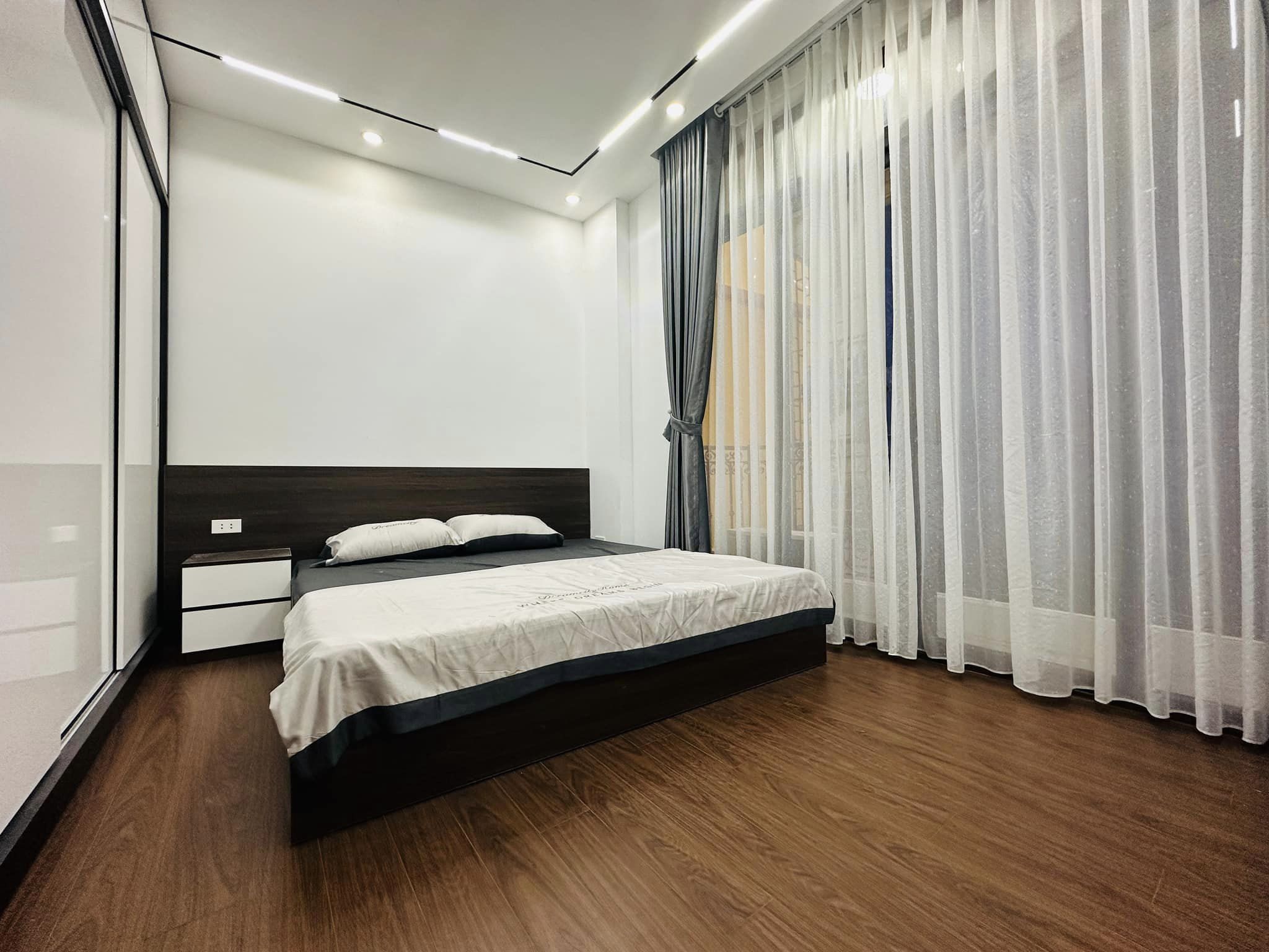 Bán nhà mới đẹp Ngọc Khánh , Ba Đình, 35m2, 5 tầng, nhà đẹp ở luôn giá 4 tỷ 85.