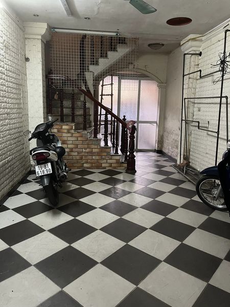 Bán nhà LÊ VĂN HIẾN, ĐỨC THẮNG, BẮC TỪ LIÊM gần HỌC VIỆN TÀI CHÍNH. ĐẠI HỌC MỎ 4 tầng, 46 m giá 4 tỷ. SỔ ĐỎ CHÍNH CHỦ.