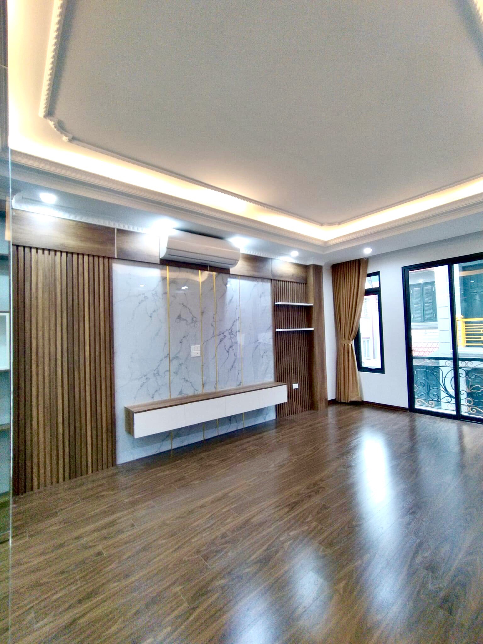 BÁN NHÀ XUÂN THUỶ CẦU GIẤY - 62M2 X 6 TẦNG - THANG MÁY - GẦN HV BÁO CHÍ - CCMN DÒNG TIỀN 720TR/NĂM - 12.3 TỶ