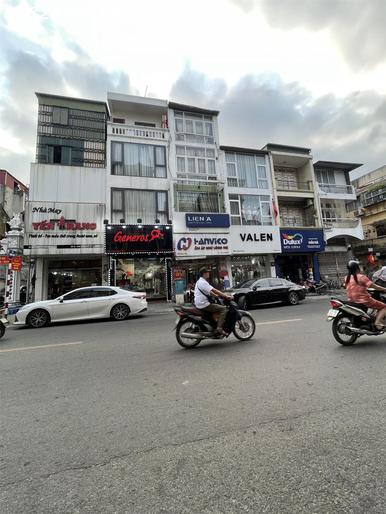 Sang nhượng nhà mặt phố Bạch Mai -Hai Bà Trưng lô góc diện tích 92m2, giá 22 tỷ, vỉa hè kinh doanh, 2 mặt thoáng sáng