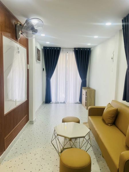 Căn góc 2 MT nhà mới sân trước nhà rộng 10m Cô Giang PN nhỉnh 3 tỷ