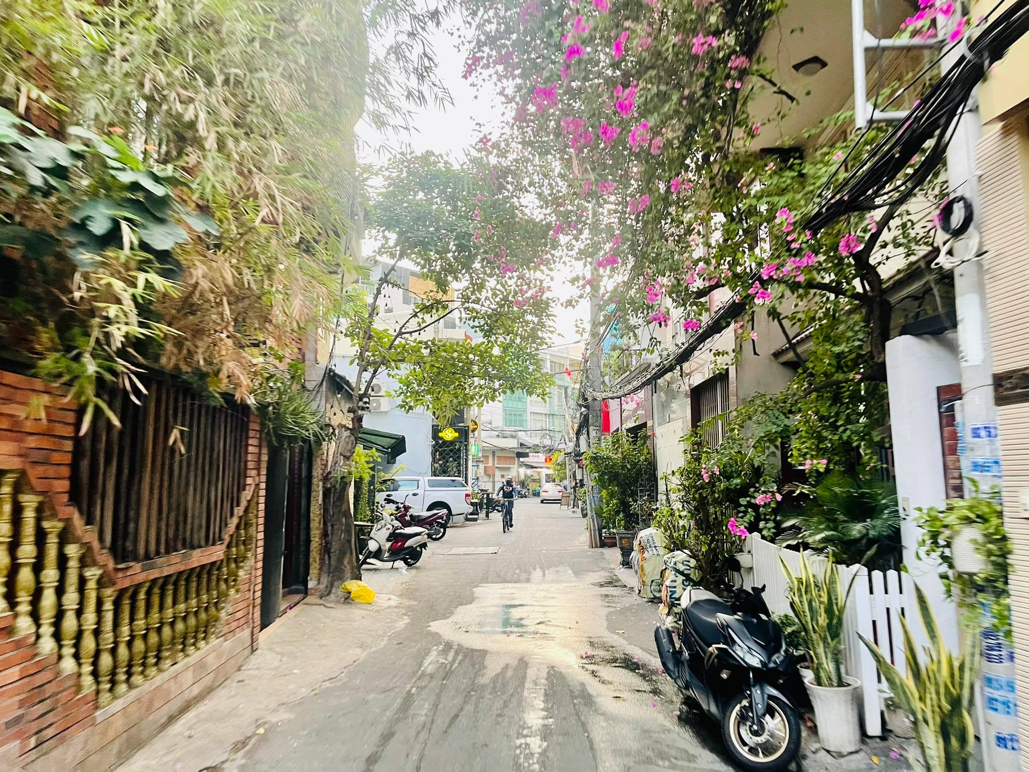 Giáp Q1, bán nhà ngay Phạm Viết Chánh, Bình Thạnh, 5 tầng, 4x11, 8 tỷ 2, TL