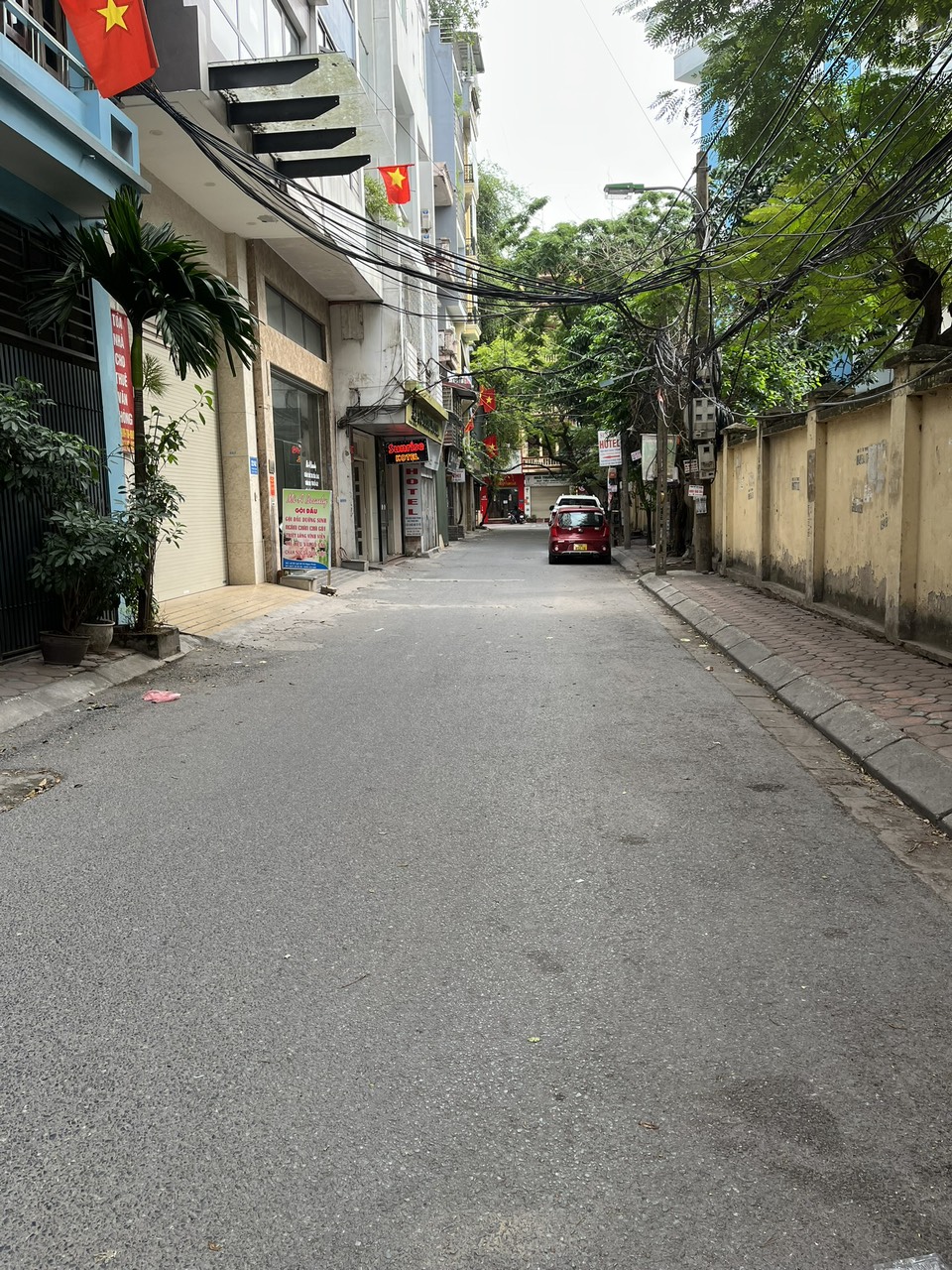 Bán nhà Huỳnh Thúc Kháng, Đống Đa 40m*5T 9 tỷ Gara Ô Tô,Phân Lô, Vỉa hè,