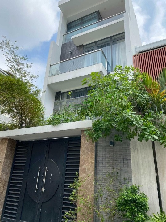 Bán Nhà HXH sát Mặt Tiền Nguyễn Thị Thập, 5mx10m, chỉ 4.4 Tỷ, nội thất cực sang, Bình Thuận, Quận 7