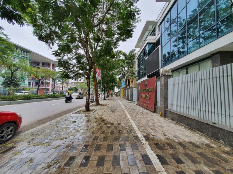 Bán nhà mặt phố Lạc Long Quân, gần Lotte. LH: Địa Thủy Sư Trần Thọ