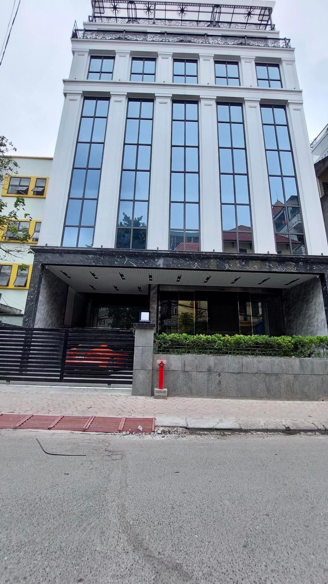 Building 21 tầng 1800m2 mặt phố quận Ba Đình cho thuê full 90tỷ/năm giá 850 tỷ