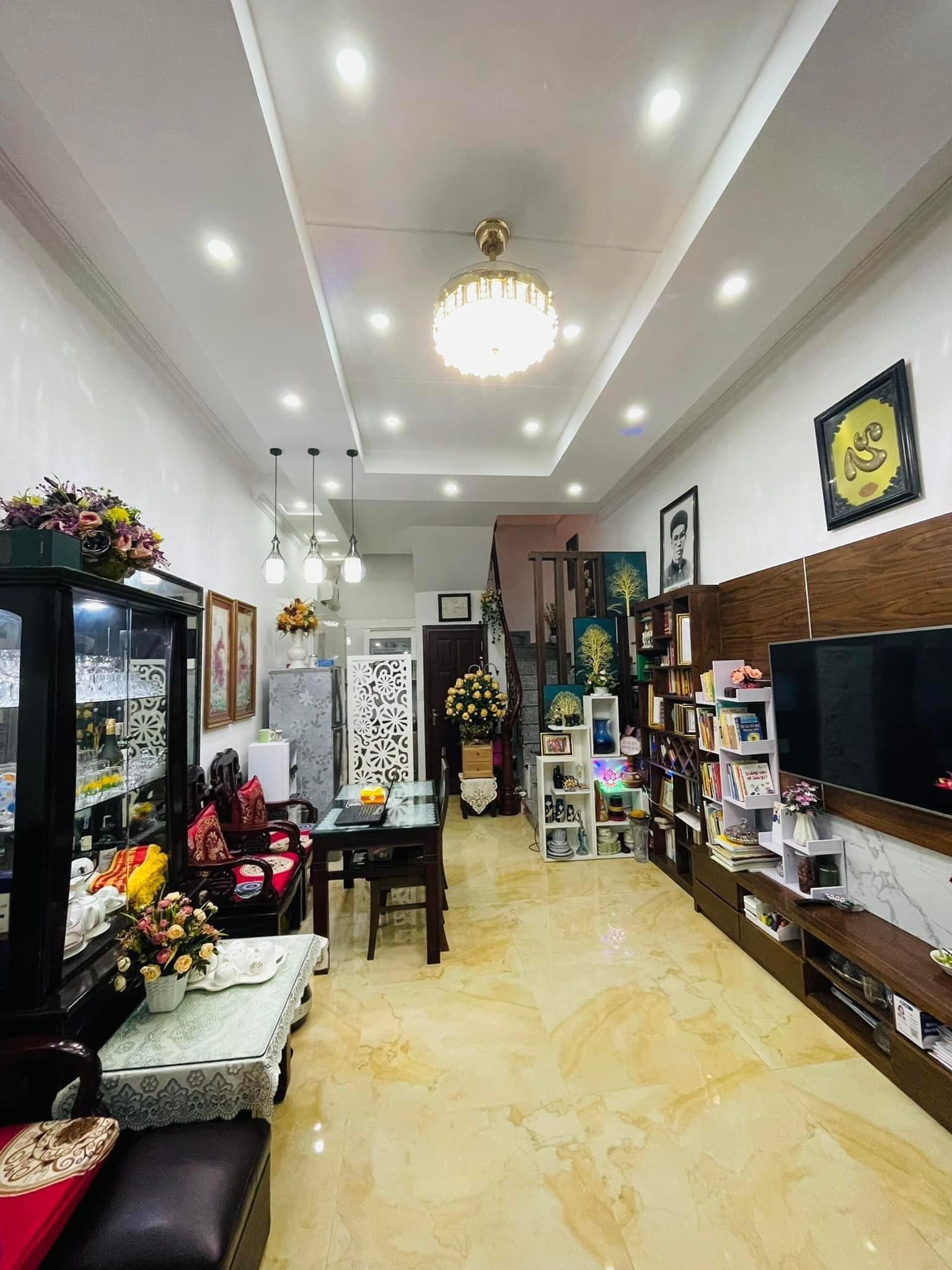 Bán nhà ngõ 17 Huỳnh Thúc Kháng diện tích 35m2, ngõ phân lô, ô tô tránh đỗ