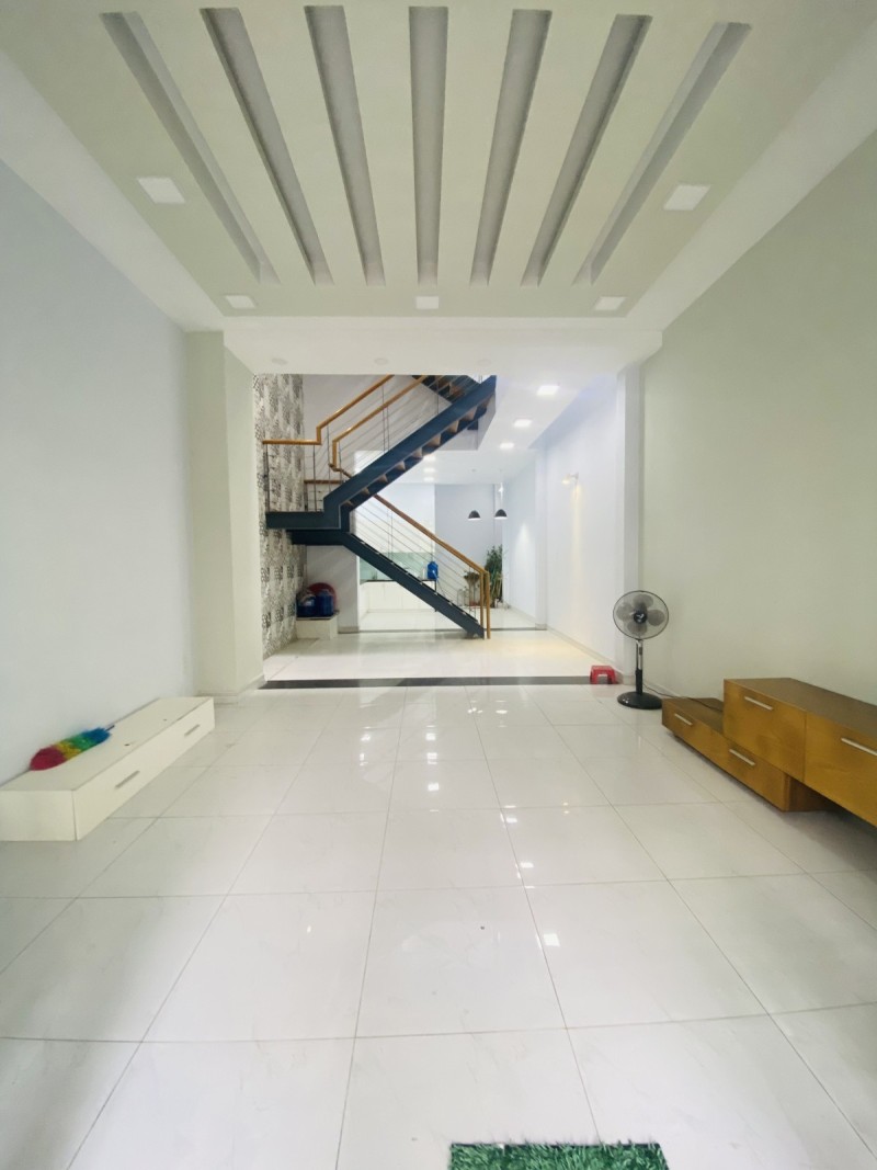 Bán nhà Đường Nguyễn Oanh, Phường 17, Gò Vấp, 72m2, 3 tầng giá chỉ 5 tỷ 6.