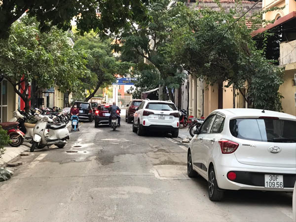 Bán Gấp nhà phân lô đường Phạm Văn Đồng - phường Cổ Nhuế 1 - 70m2 - giá 10 tỷ - oto vào nhà.