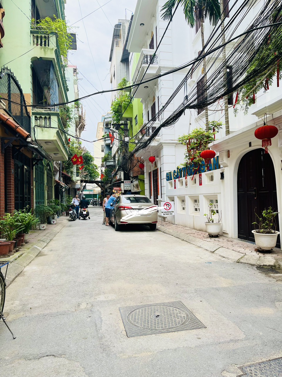 Cần bán nhà phố Vũ Ngọc Phan, Đống Đa 55m*4T MT5.5m chỉ 7.2 tỷ Ô Tô, 3 thoáng