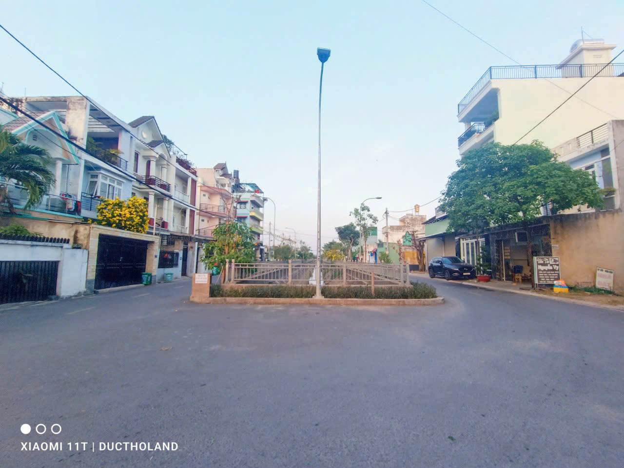 Bán GẤP nhà 2 tầng, 5.3x15m, đường ô tô 8m Thạnh Lộc, Quận 12, CHỈ 4 Tỷ nhỉnh.