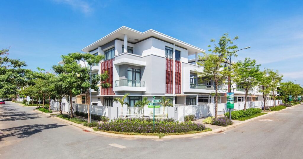 Chính chủ cần bán gấp miếng đất lớn 3 mặt tiền đường Nguyễn văn đậu QBinh Thạnh, 20 x 25 công nhận 450m2 giá 50 tỷ thương lượng