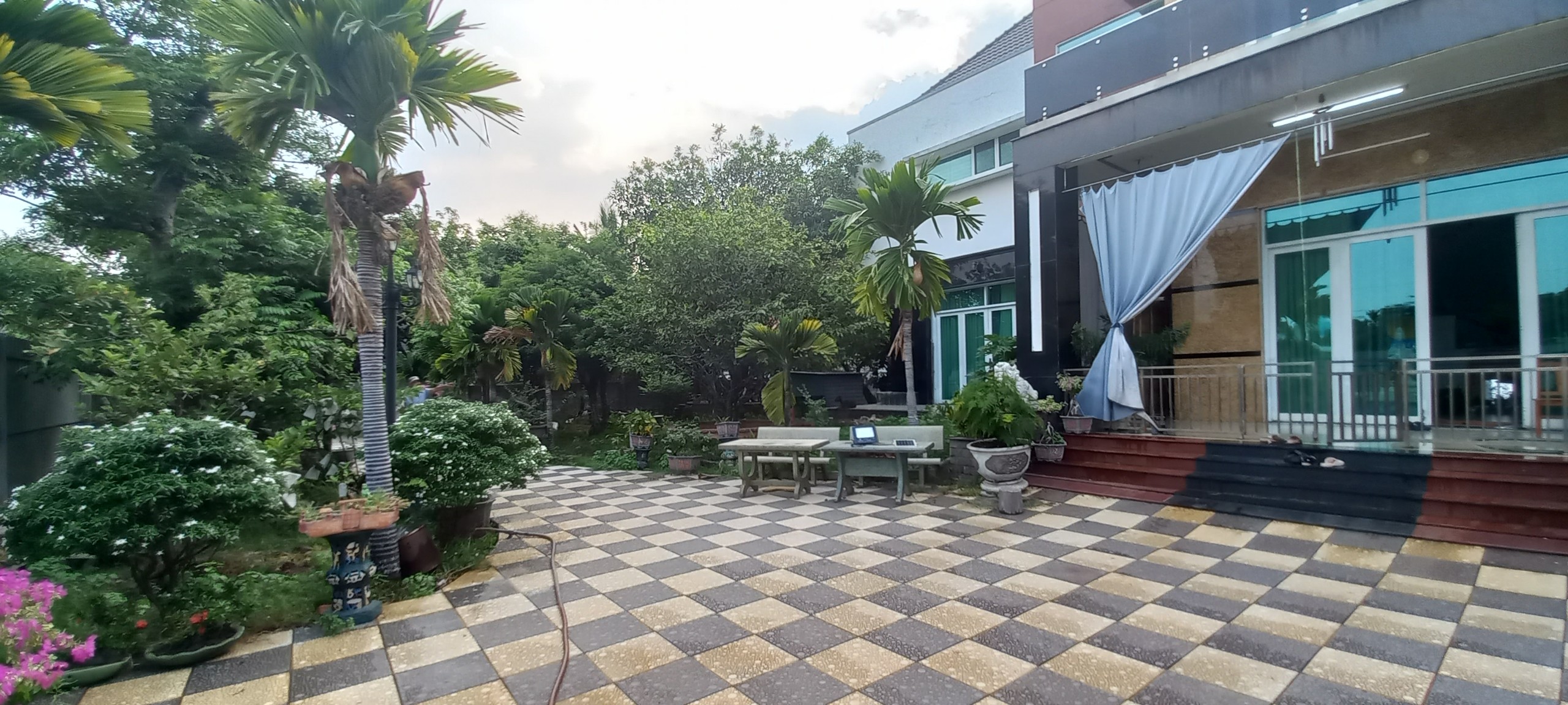 BÁN BIỆT THỰ NHÀ VƯỜN GIÁ CHỈ 8TR 1M2 TẠI TRUNG TÂM TP.THUẬN AN .BÌNH DƯƠNG