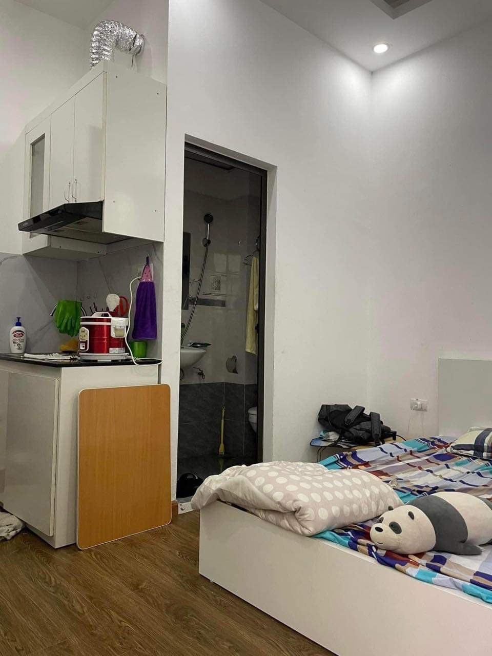 Cho thuê phòng 77 Quan Hoa Cầu Giấy ( có ban công )