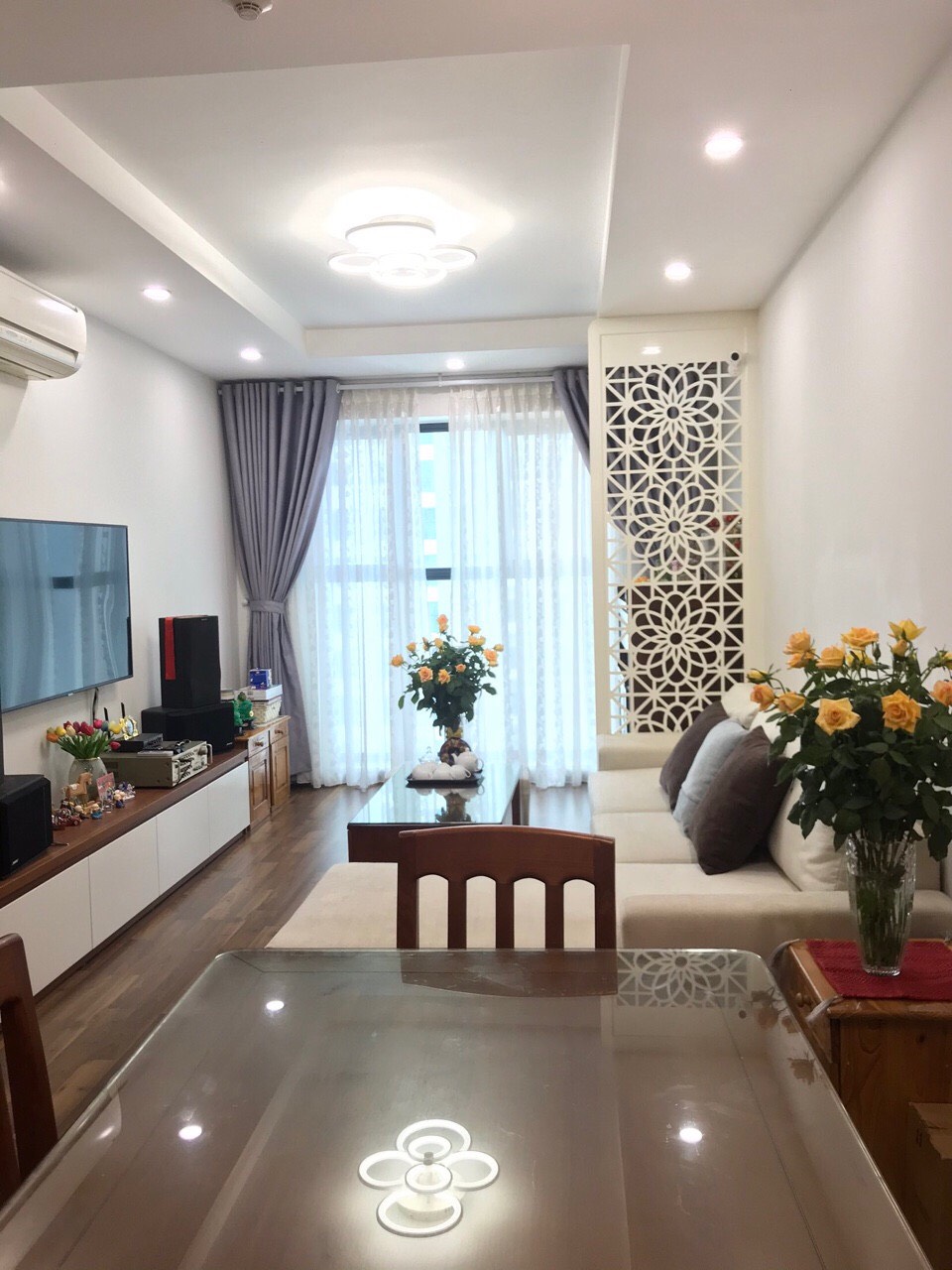 Chính chủ bán gấp căn 04 diện tích 84m2, ban công Đông Nam, tầng trung toà R2 Goldmark City
