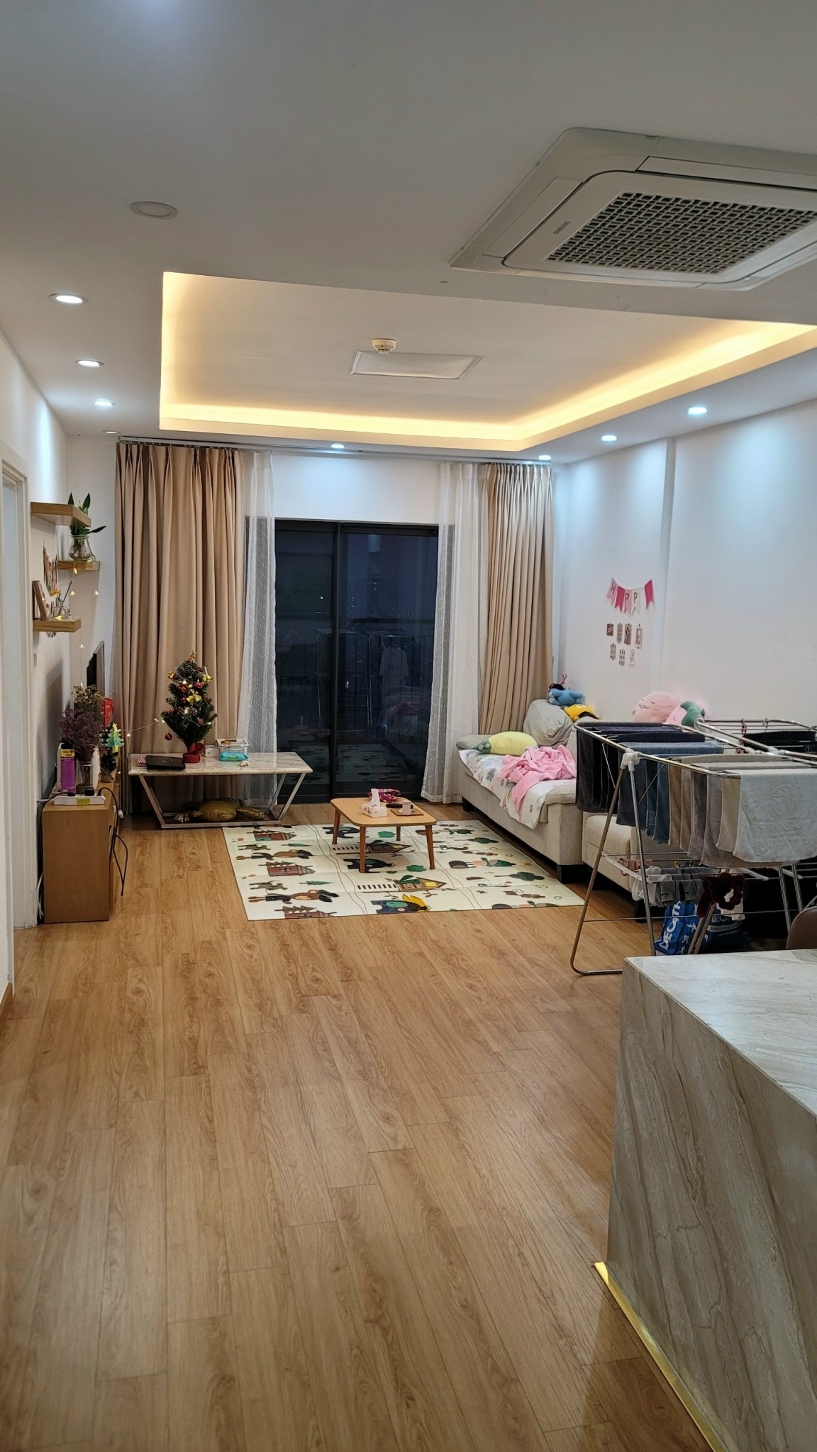 Chính chủ bán gấp căn số 10 diện tích 95m2, tầng trung toà S4 Goldmark City. Full đồ