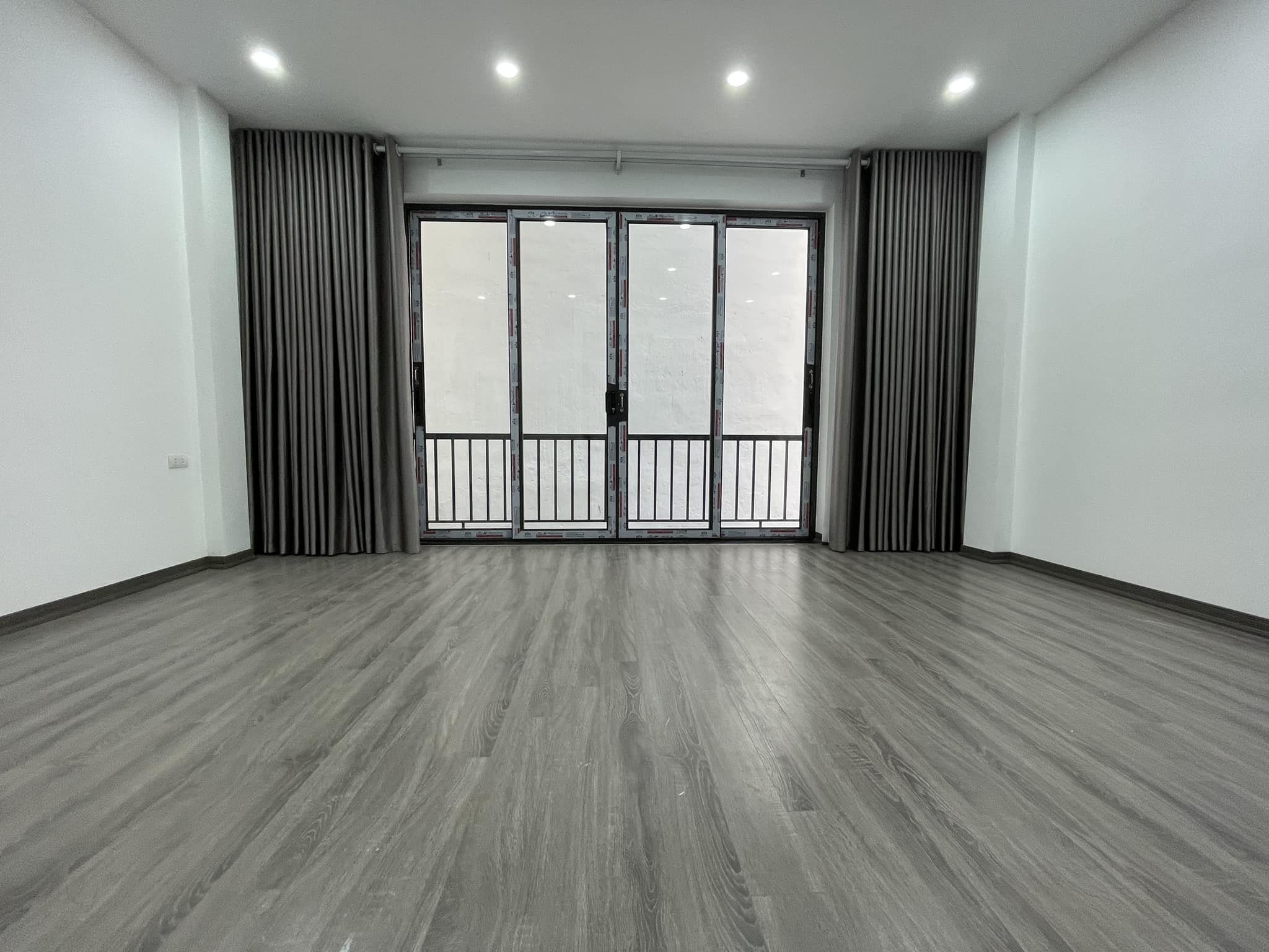 Bán nhà ngõ 132 Cầu Giấy, ngõ thông, nhà mới, ở luôn, 39m2, mt 5m, 5.9 tỷ