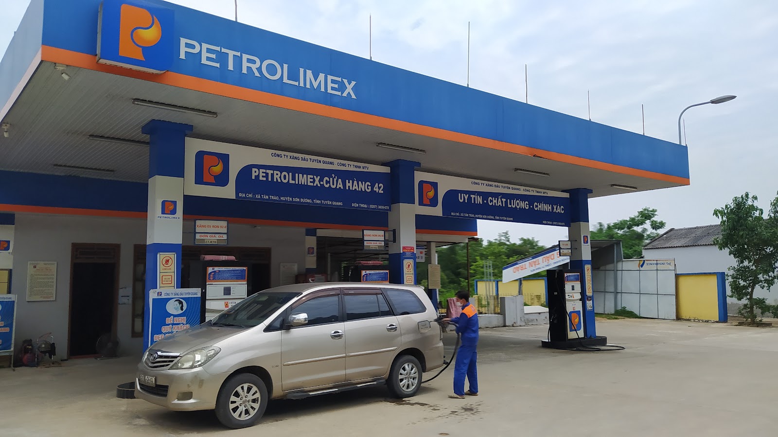 Tôi cần tiền bán mảnh đất tại Tuyên Quang. Kinh doanh được. giá bán 25 tr/m2. Cách cây xăng QL2C 100m