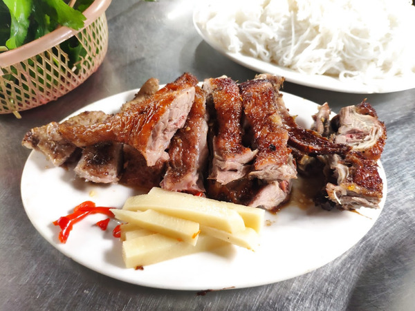 Quán Vịt Ông Già tại chợ Thái Hà cho-thai-ha-quan-vit-ong-gia