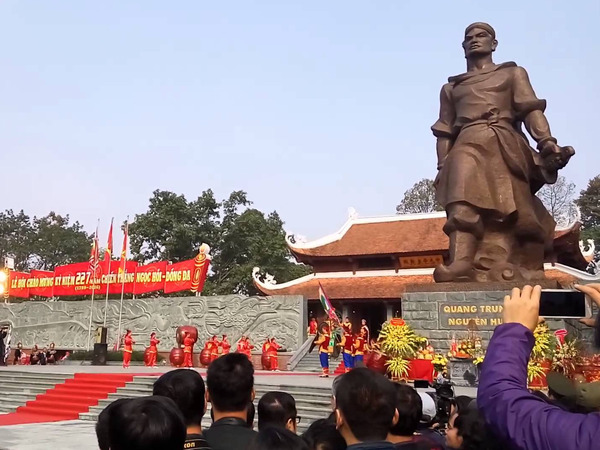 Lễ hội di tích gò Đống Đa được tổ chức vào mùng 5/1 âm lịch hàng năm cong-vien-van-hoa-dong-da