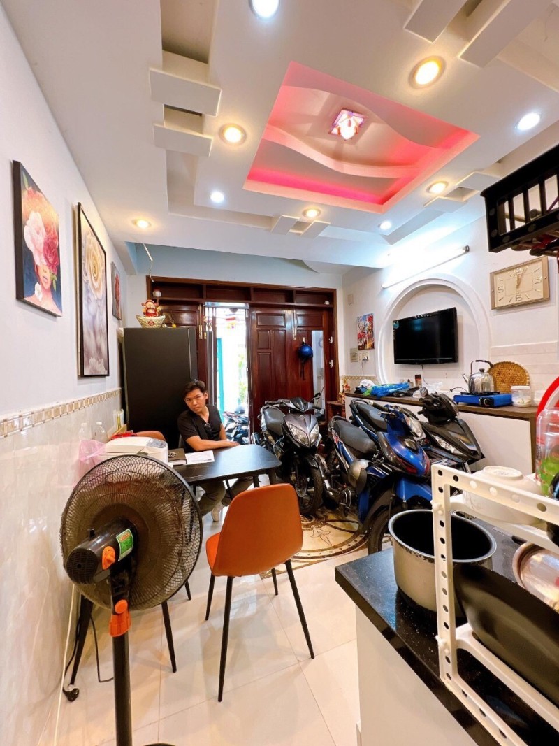 Bán Nhà sát Mặt Tiền Tôn Thất Thuyết -QUẬN 4 - 5 Tầng - 3PN