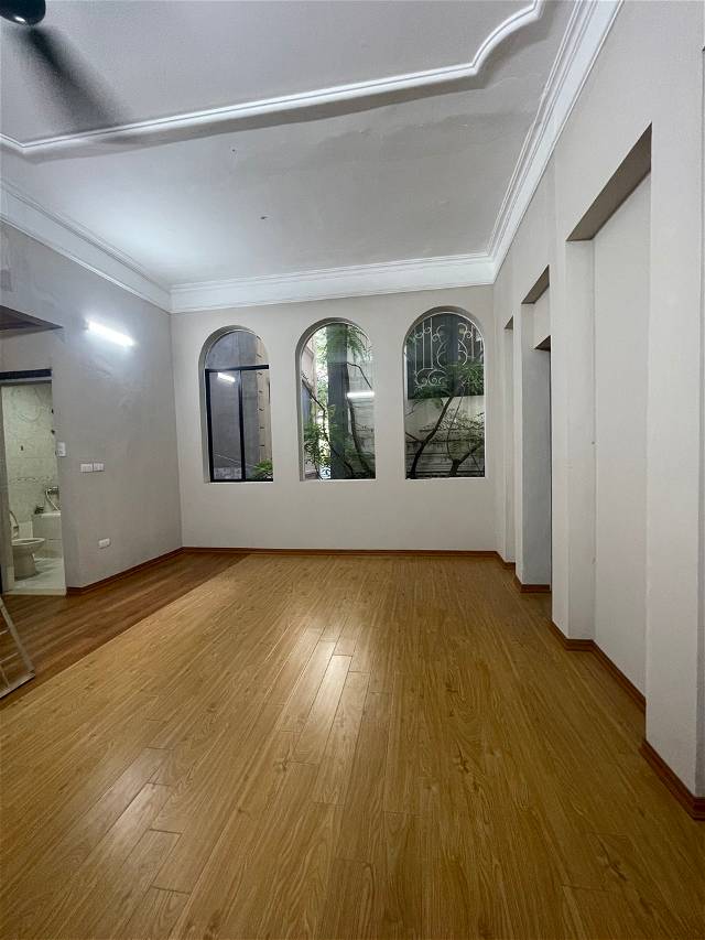 Bán nhà chính chủ siêu đẹp ngõ 81 đường Láng, 3 tầng, 49m2, cách oto 30m, giá 4.8 tỷ , quận Đống Đa !