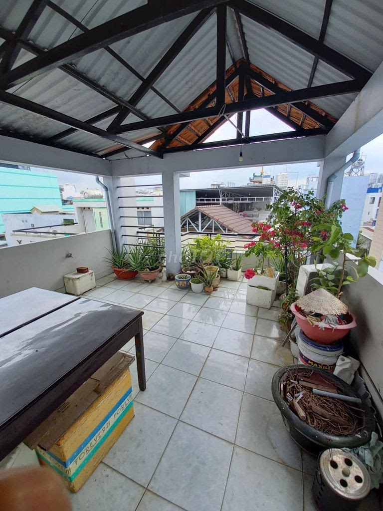 Bán nhà Quận 4, Xóm Chiếu, 4 PN 5 WC, DT 70m2, Giá 7,35 tỷ.