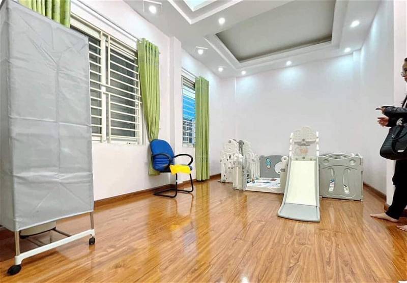 Bán Nhà Đường Láng, Quận Đống Đa, Diện Tích Sử Dụng 155m2, Giá 4,3 Tỷ