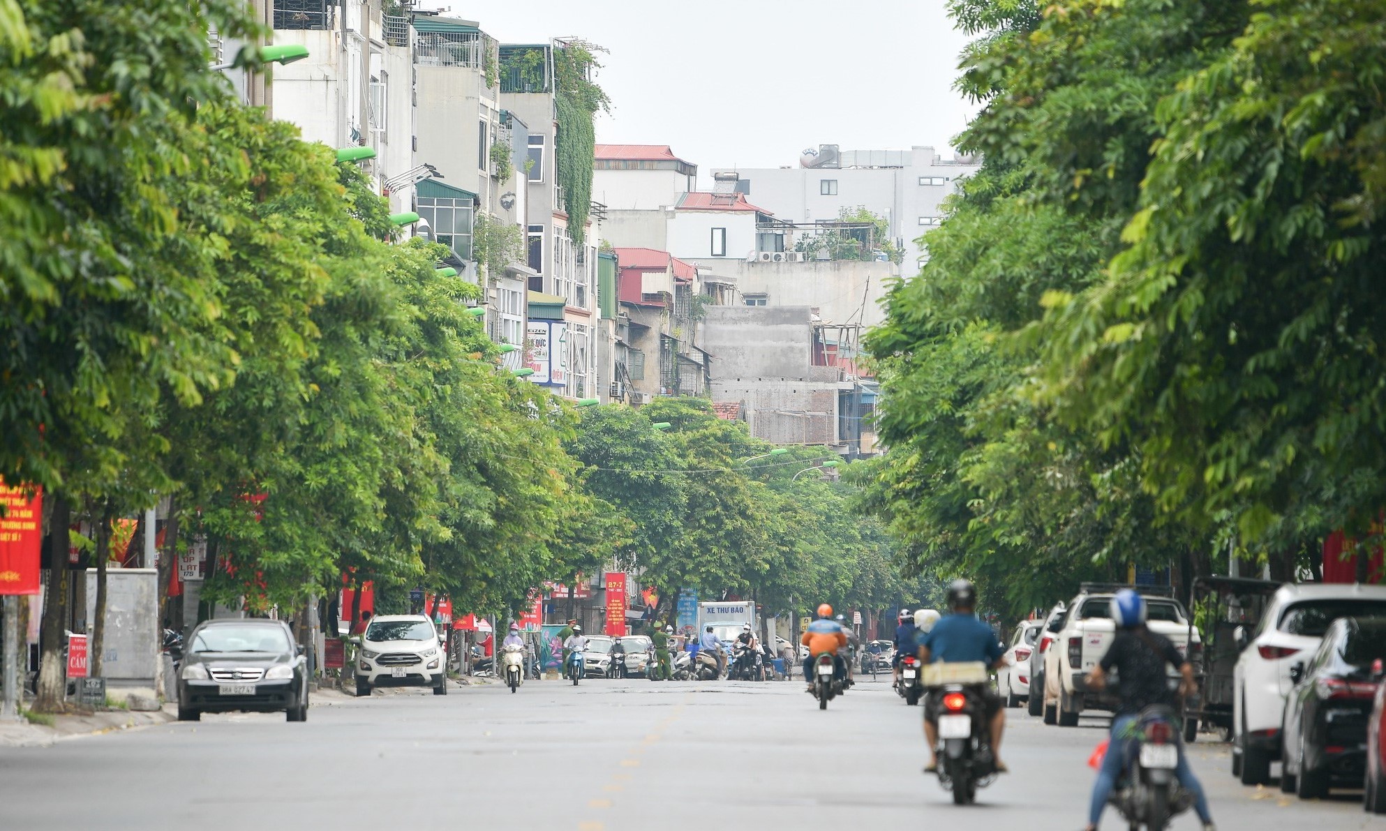 Tòa VP Thanh Nhàn, 130m2, 1 hầm, MT5.65m, 22.5 Tỷ, Thang Máy