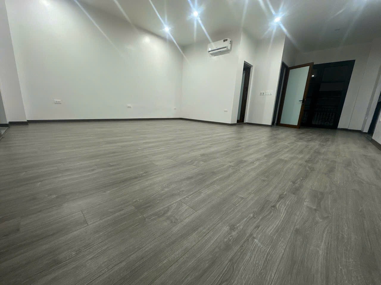 mr.Lành cho thuê shophouse 5 tầng 265m2 hoàn thiện đẹp Vinhomes ocean park Gia Lâm