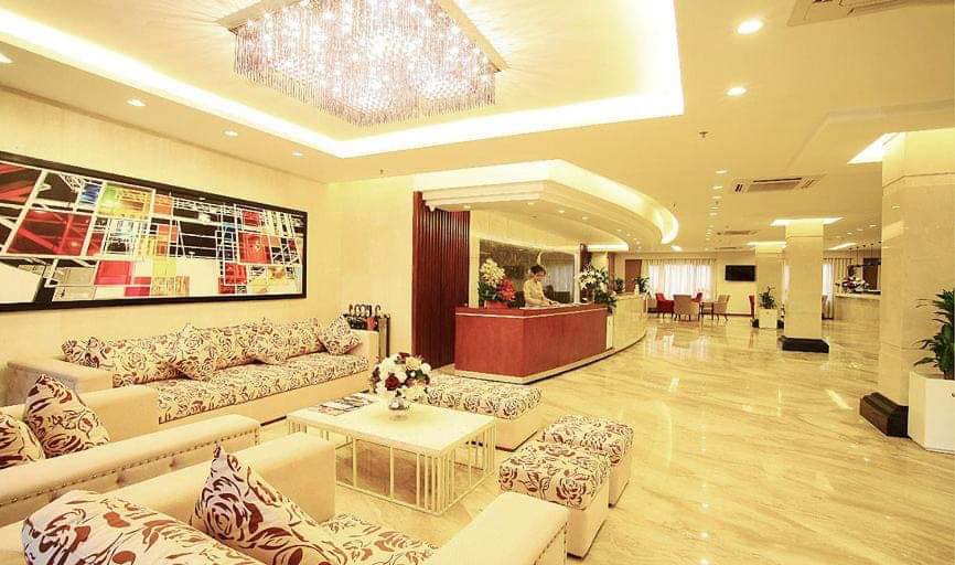Bán khách sạn 4 sao Phố nguyễn Đình Hoàn diện tích 321m2, 13 tầng giá 160 tỷ