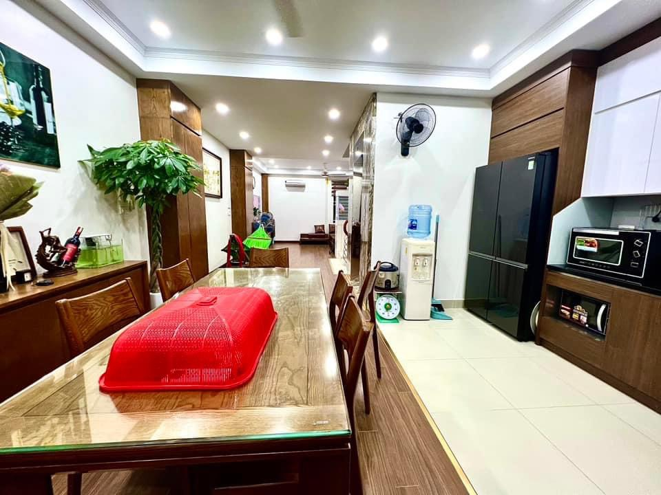 SIÊU HOT,bán nhà 35/40m2x 4 tầng ngô quyền hà đông Ô TÔ ĐỖ CỬA giá nhỉnh 4 tỷ