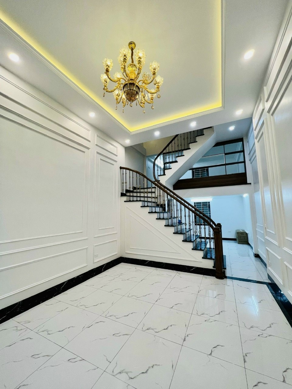 MẶT NGÕ NGUYỄN CHÍ THANH TO NHƯ PHỐ 3 Ô TÔ TRÁNH - 5 TẦNG THANG MÁY - GARA 2 OTO CHỈ 10 TỶ