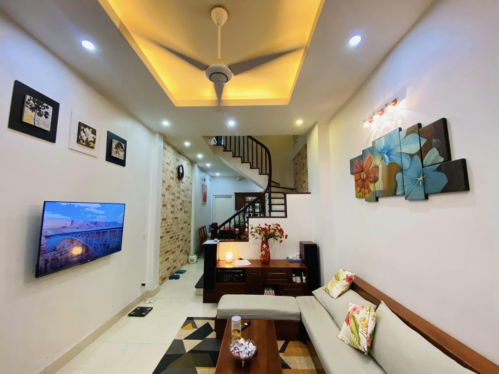 BÁN NHÀ NGÕ 215 TRẦN QUỐC HOÀN, CẦU GIẤY, HÀ NỘI - DIỆN TÍCH 36M , GIÁ CHỈ NHỈNH 9 TỶ