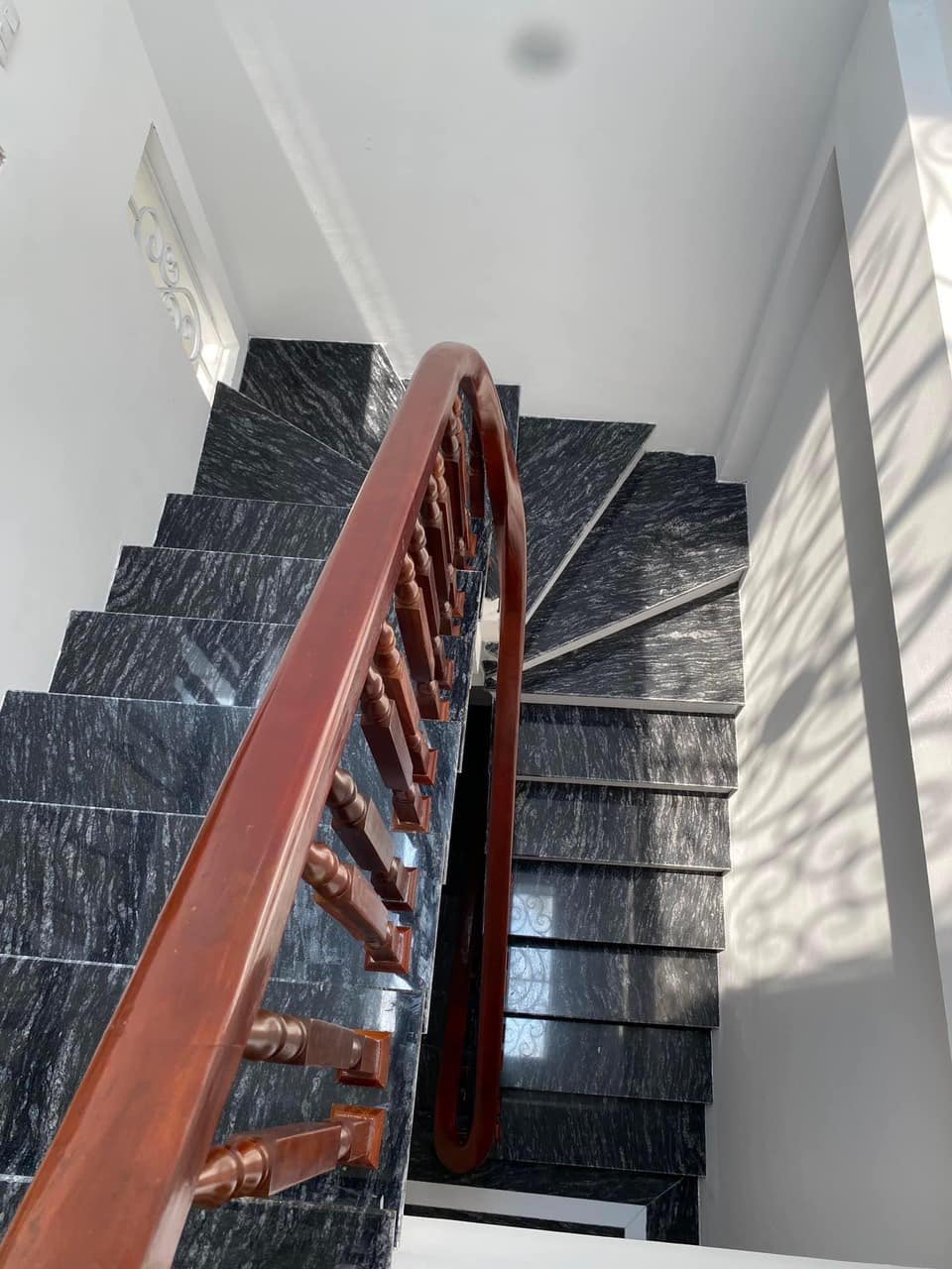 NHÀ XÂY MỚI Ngọc Thụy - NGÕ OTO VÀO NHÀ - NGÕ THÔNG THOÁNG